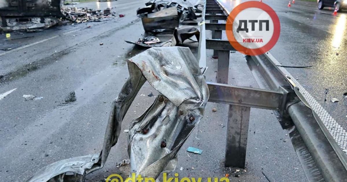 Смертрельна ДТП під Києвом з трьома жертвами
