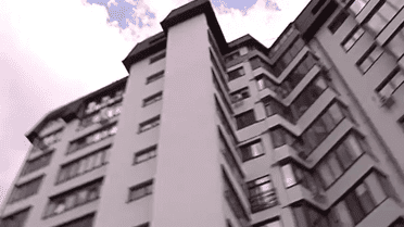 Хто десять років наживається на мешканцях неіснуючого будинку в Хмельницькому