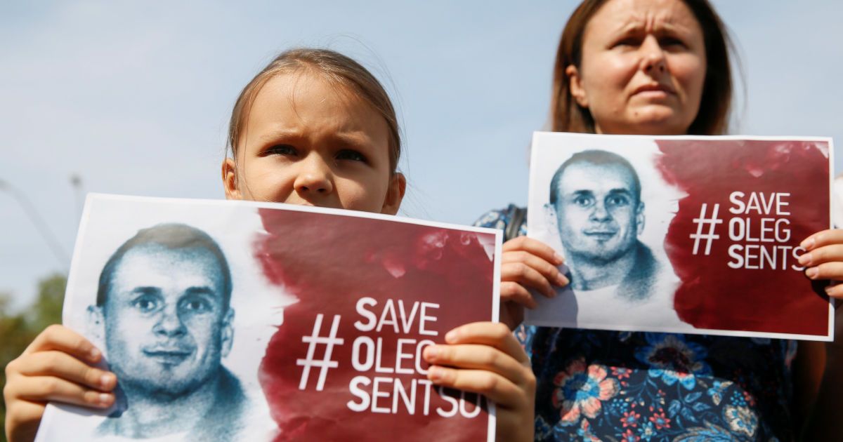 В Кремле прокомментировали слухи об обмене Сенцова на россиян, заключенных в США
