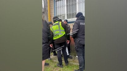 Примусова мобілізація: у Києві поліція жорстко затримала чоловіка