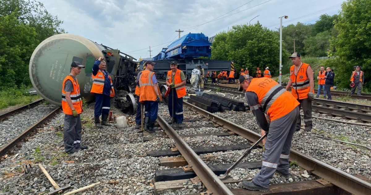 Біля російського Ульяновська із рейок зійшли вагони із газом та бензином. Фото: російські тг-канали