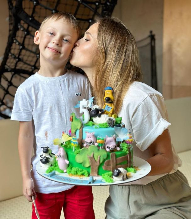 Анна Кошмал з сином / © instagram.com/smorkovkina