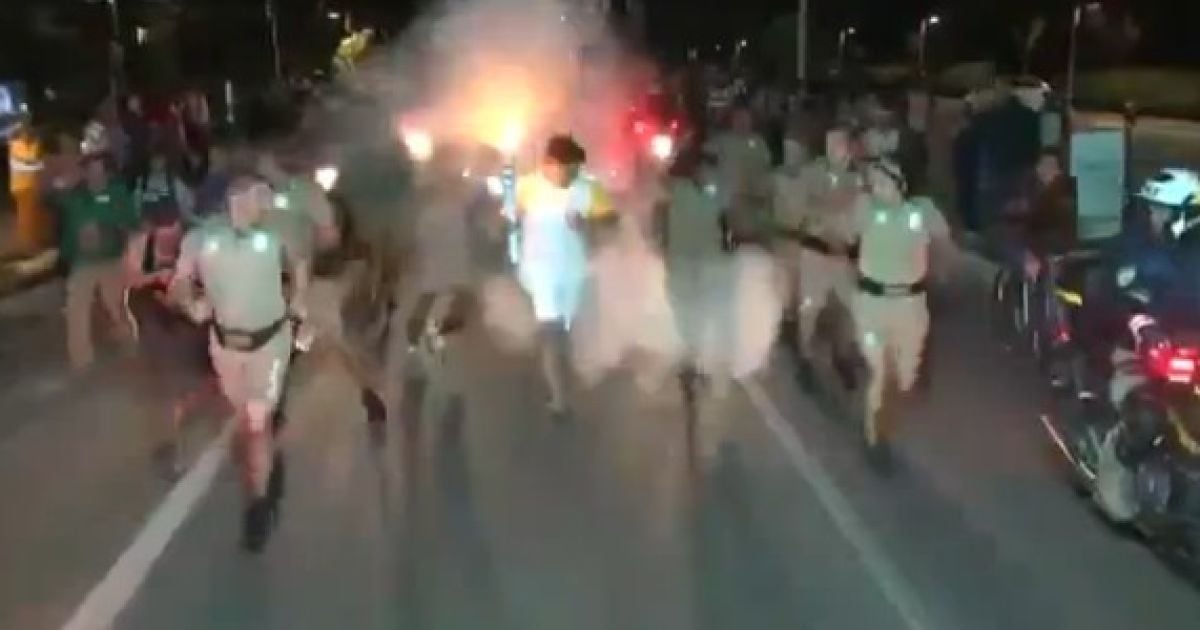 У Бразилії хуліган намагався загасити Олімпійський вогонь вогнегасником