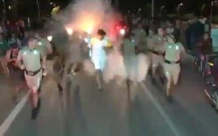 У Бразилії хуліган намагався загасити Олімпійський вогонь вогнегасником