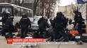 Копу, який застосував силу до активістів, закидають перевищення влади і насильство