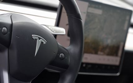 Сім'я потрапила в аварію на Tesla: її змусили виплатити компанії Маска $23 000 компенсації