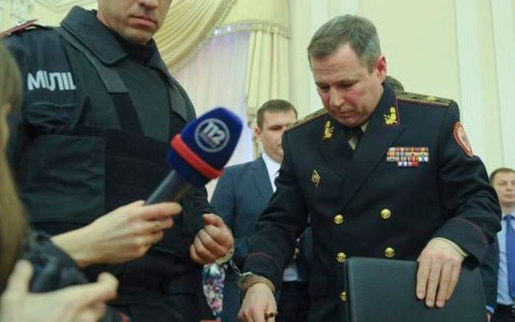 У Кабміні затримали верхівку ДСНС / © twitter.com/Yatsenyuk_AP
