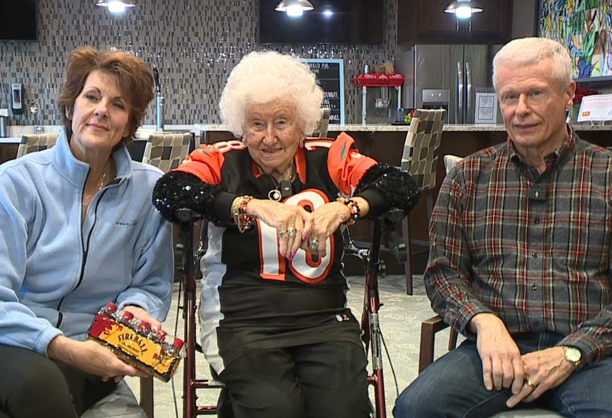 105-річна прапрабабуся поділилася своїм досвідом довголіття, включаючи футбол та віскі (з фото)