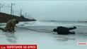 В Запорожье юный рыбак пробежал полтора километра, чтобы достать  из-подо льда старика-односельчанина