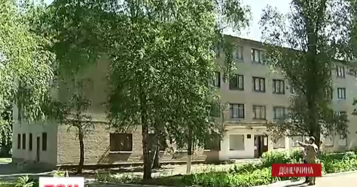 Враг из тяжелой артиллерии обстрелял жилые дома и техникум в Красногоровке