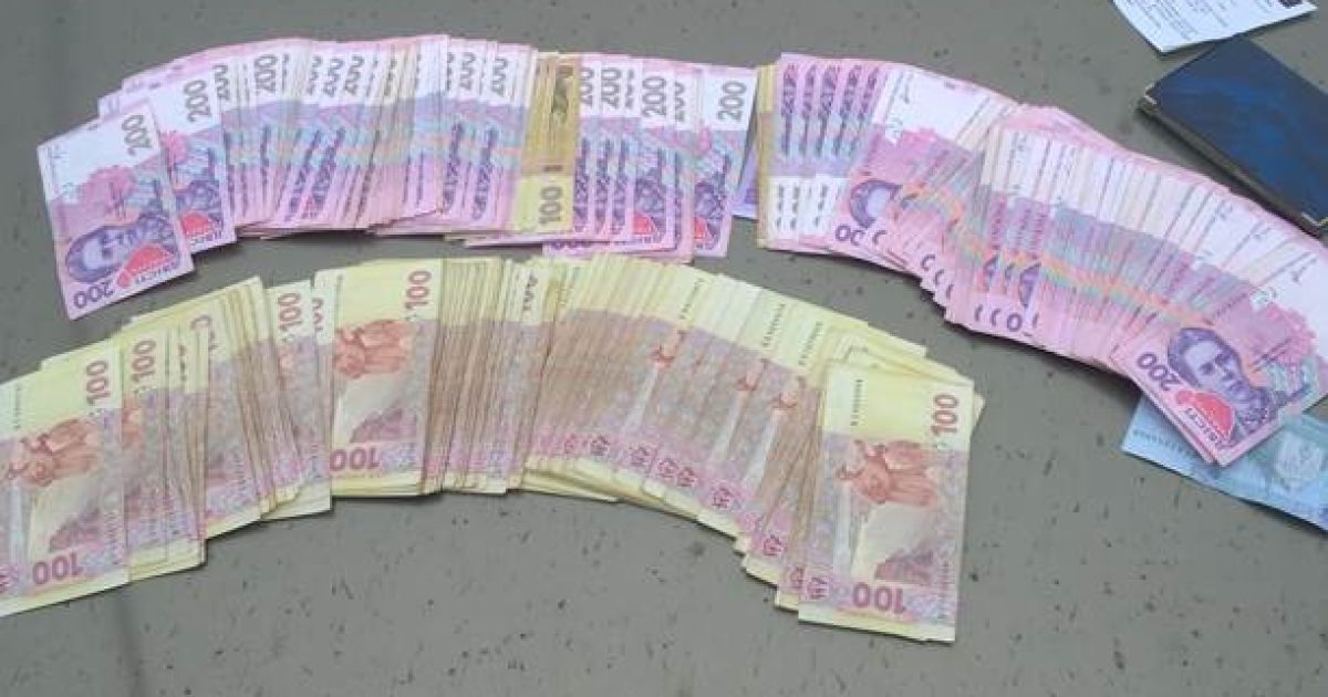 Кроме денег, было изъято товары широкого потребления и продукты питания