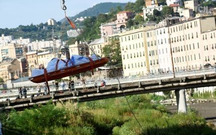 В Генуе отселяют людей из домов рядом с рухнувшим мостом, потому что жилье могут снести полностью
