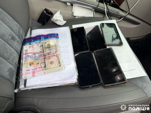 Наразі поліцейські встановлюють повне коло потерпілих і можливих співучасників підозрюваних.