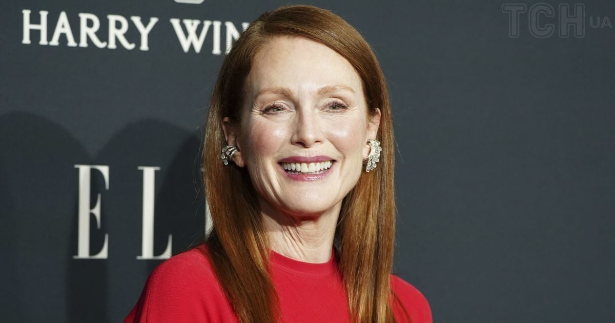 63-летняя Джулианна Мур надела платье от бренда Ralph Lauren