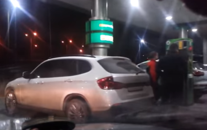 В окупованому Донецьку в чергах за бензином стоять по 200 машин