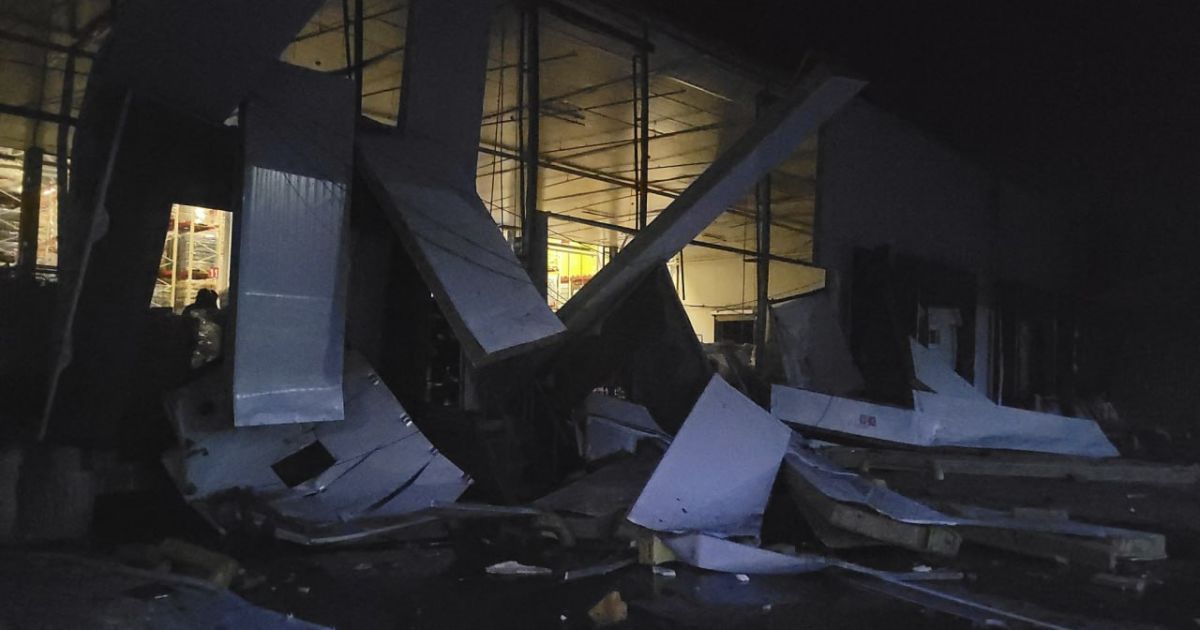 Фото з місця ракетного удару по Одесі 14 червня / Фото: ДСНС, з відкритих джерел