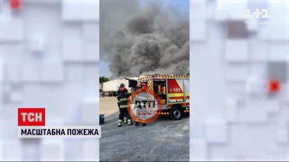 Новини України: у Києві спалахнула масштабна пожежа на складах