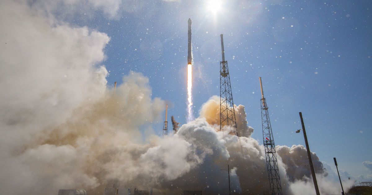 SpaceX вперше повторно запустила ракету Falcon 9 та космічний апарат Dragon