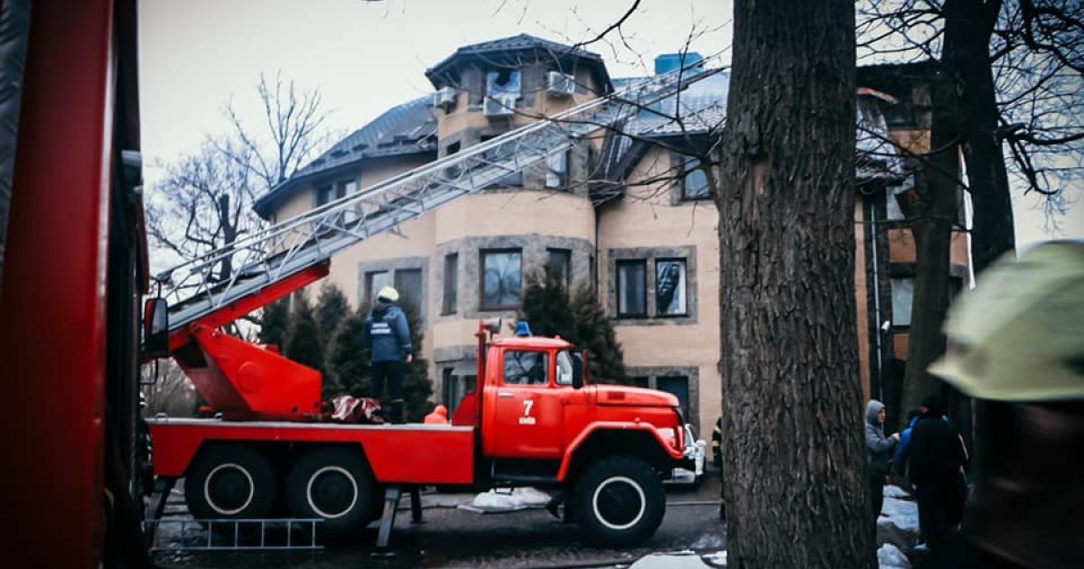 У Києві зайнявся будинок для літніх людей