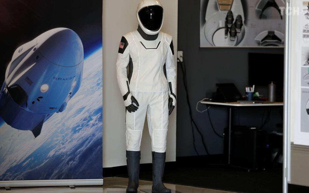 SpaceX Ілона Маска показала нові скафандри для астронавтів NASA від ...