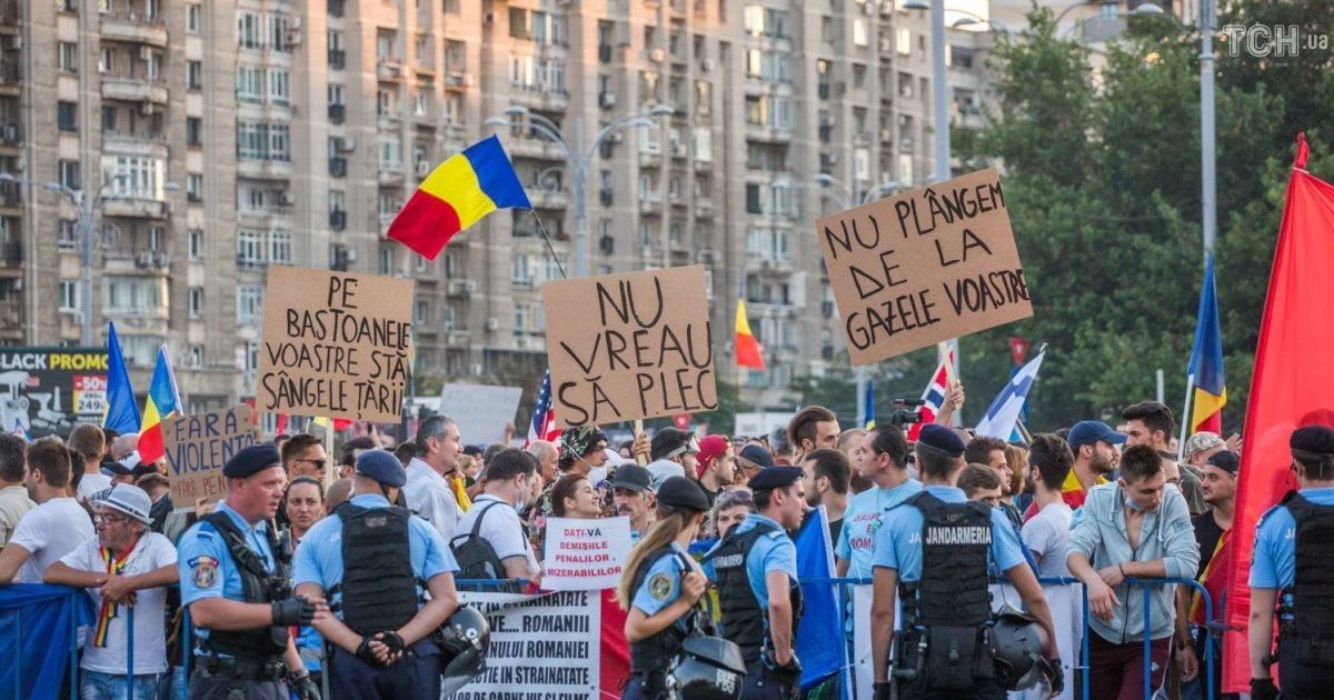 Протесты в Румынии: тысячи людей третий день требуют отставки правительства