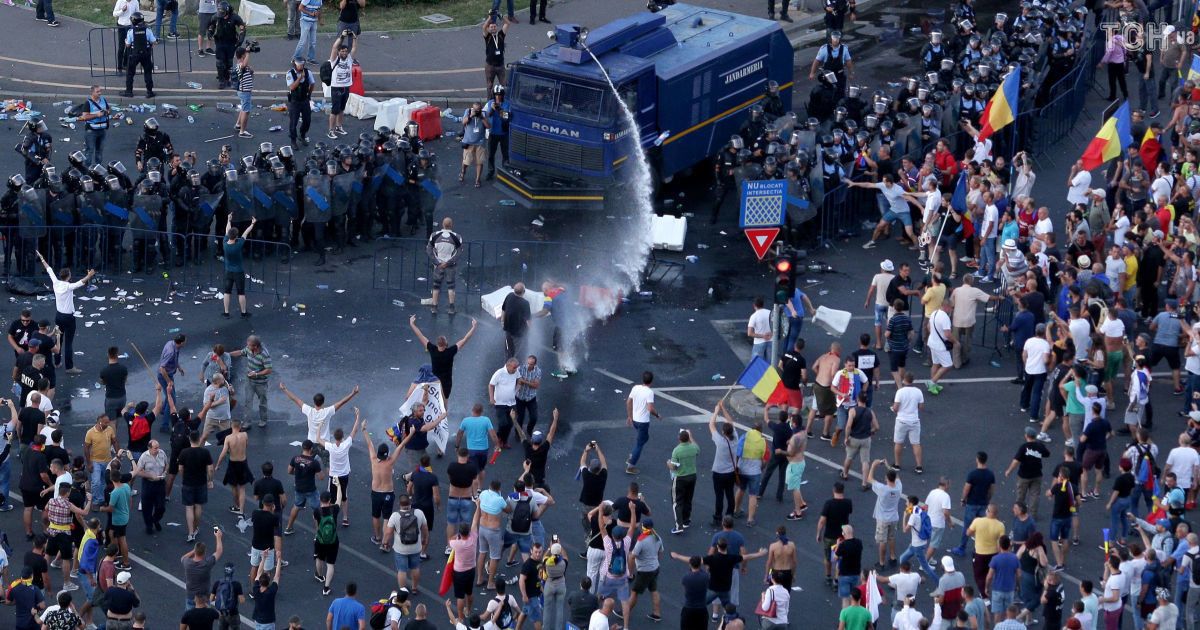 У Румунії поновилися протести після жорстокого розгону 50-тисячного мітингу в Бухаресті