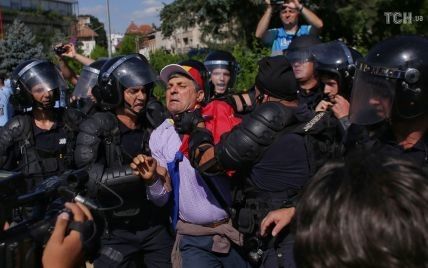 У Румунії поліція жорстко розігнала багатотисячний антиурядовий мітинг: понад 200 постраждалих