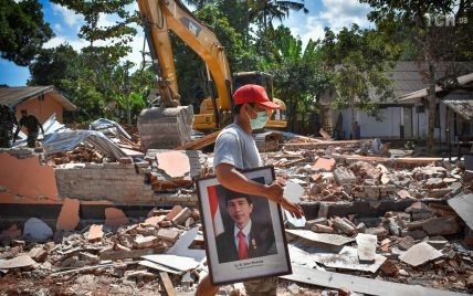 До 555 возросло число погибших от землетрясения в Индонезии