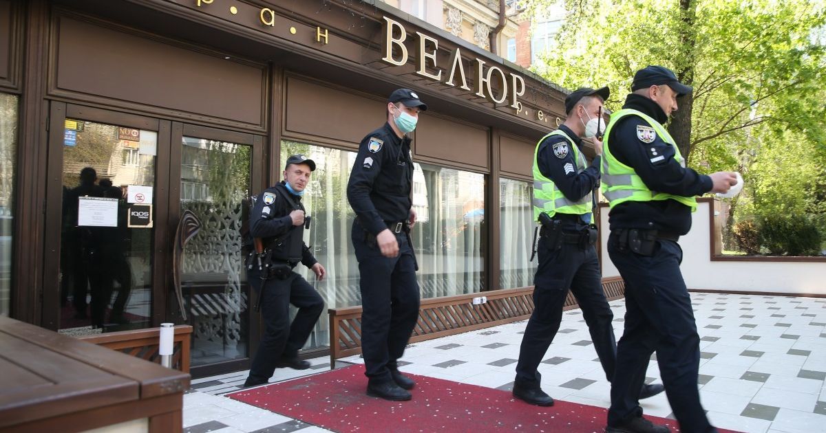 Работал в режиме встреч: Тищенко объяснил "Слуге народа", почему его ресторан не закрылся на карантин