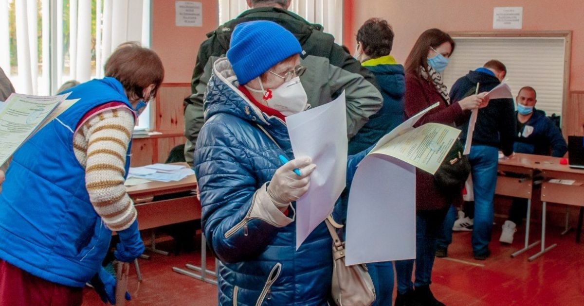 Вбивство, допомога терористам та Держдума РФ: які відкриття чекали на виборців за прізвищами у бюлетенях