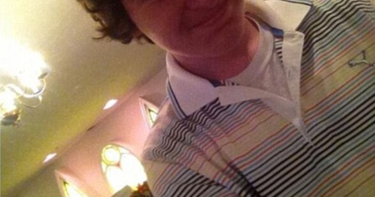 Селфі разом із труною дідуся / © Фото із соціальних мереж