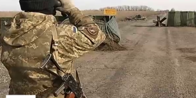 Контрабанда в "сірій зоні" на Донбасі. Як силовики "кришують" нелегальний бізнес