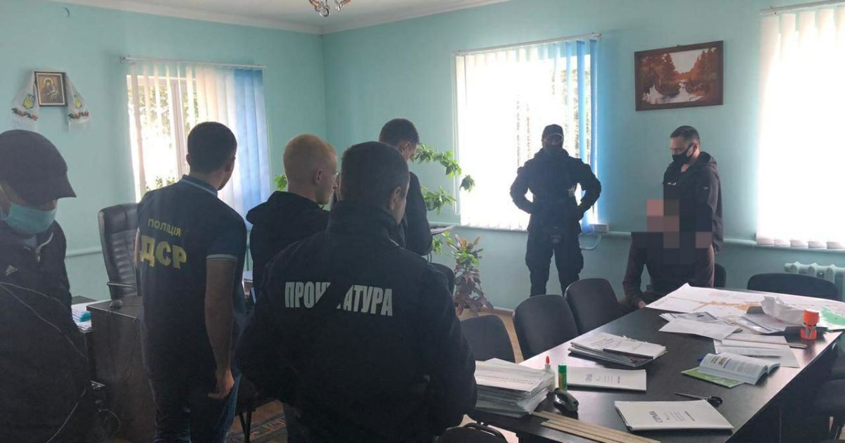 У Рівненській області на хабарі спіймали голову ОТГ