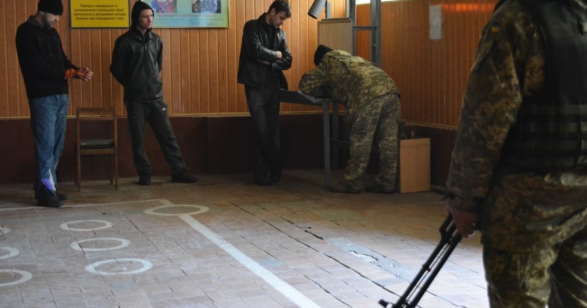 На Київщині затримали трьох чоловіків, які хотіли проникнути на військовий аеродром