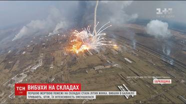 На военных складах Балаклеи двумя военными танками тушат огонь