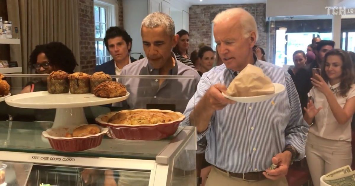Вперше від часів президентства: Обама та його віце-президент Байден разом відвідали пекарню у Вашингтоні