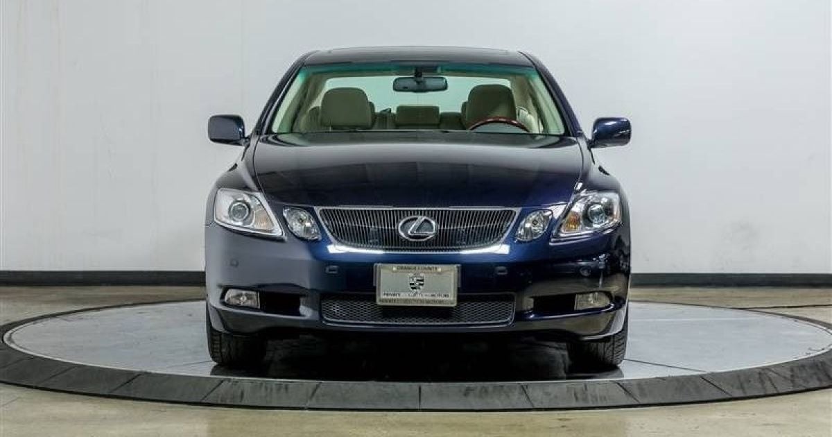 На продаж виставили унікальний екземпляр Lexus із мінімальним пробігом: названа ціна