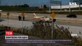 Новости мира: в Канаде малый пассажирский самолет совершил вынужденную посадку на автостраде