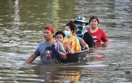 Сильное наводнение охватило половину Таиланда: есть погибшие и пропавшие без вести