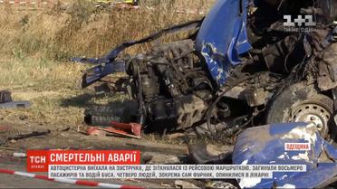 В Чернигове юный водитель не справился с управлением и влетел в дерево