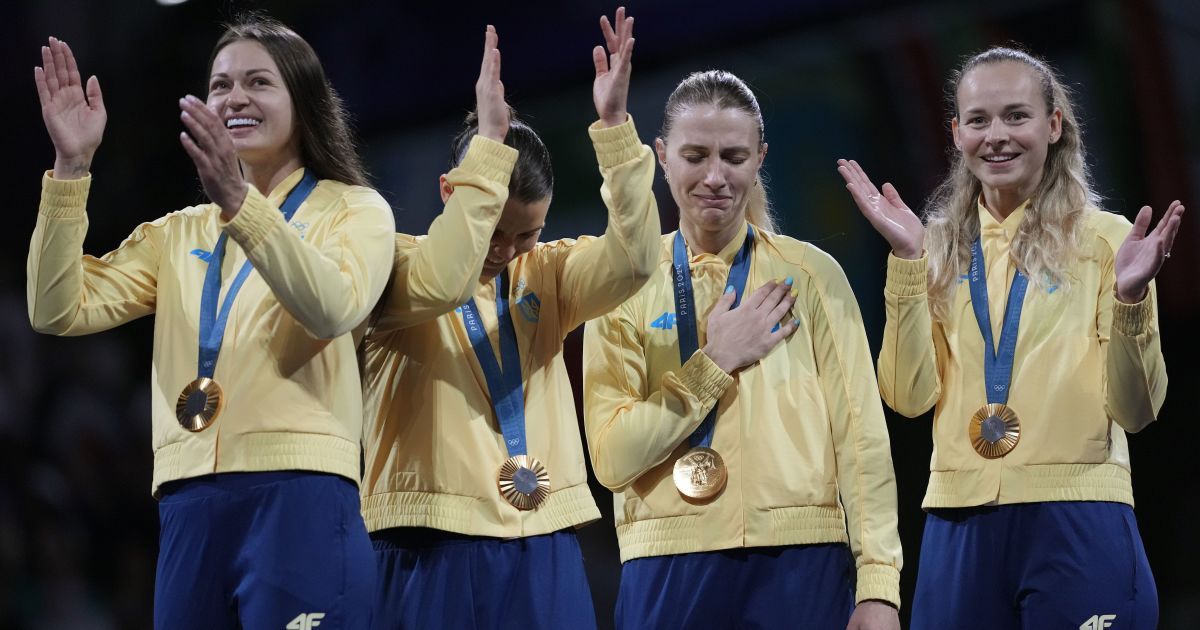 Женская сборная Украины по фехтованию на саблях выиграла "золото" Олимпиады-2024