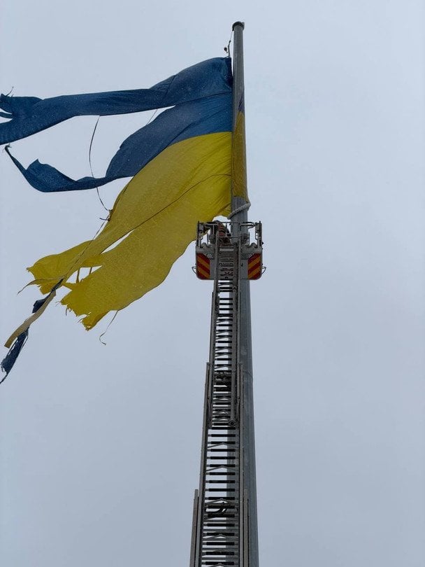 Головний прапор Полтави, точніше те, що від нього лишилося / © facebook.com/pvp.poltava