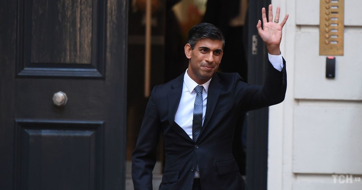 Unusual accessory Why Rishi Sunak wears a red bracelet on his wrist