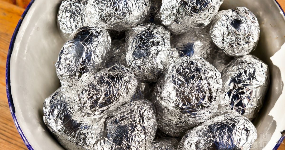 Рецепт картоплі, запеченої у фользі — Рецепти