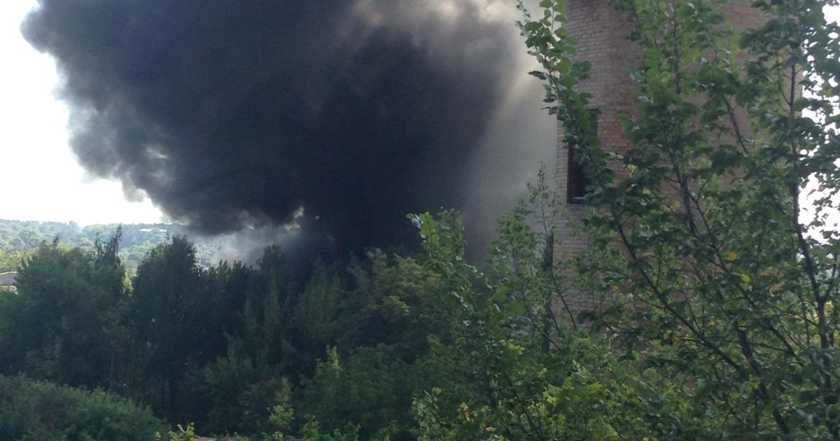 В Буче начался масштабный пожар на промышленном предприятии / © ТСН.ua