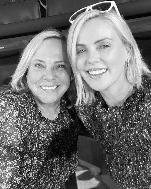  / © https://www.instagram.com/charlizeafrica/
