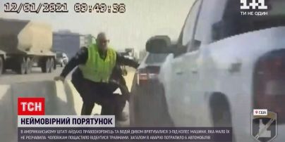 Новини світу: у США коп та водій вистрибнули з-під коліс за лічені секунди до трагедії