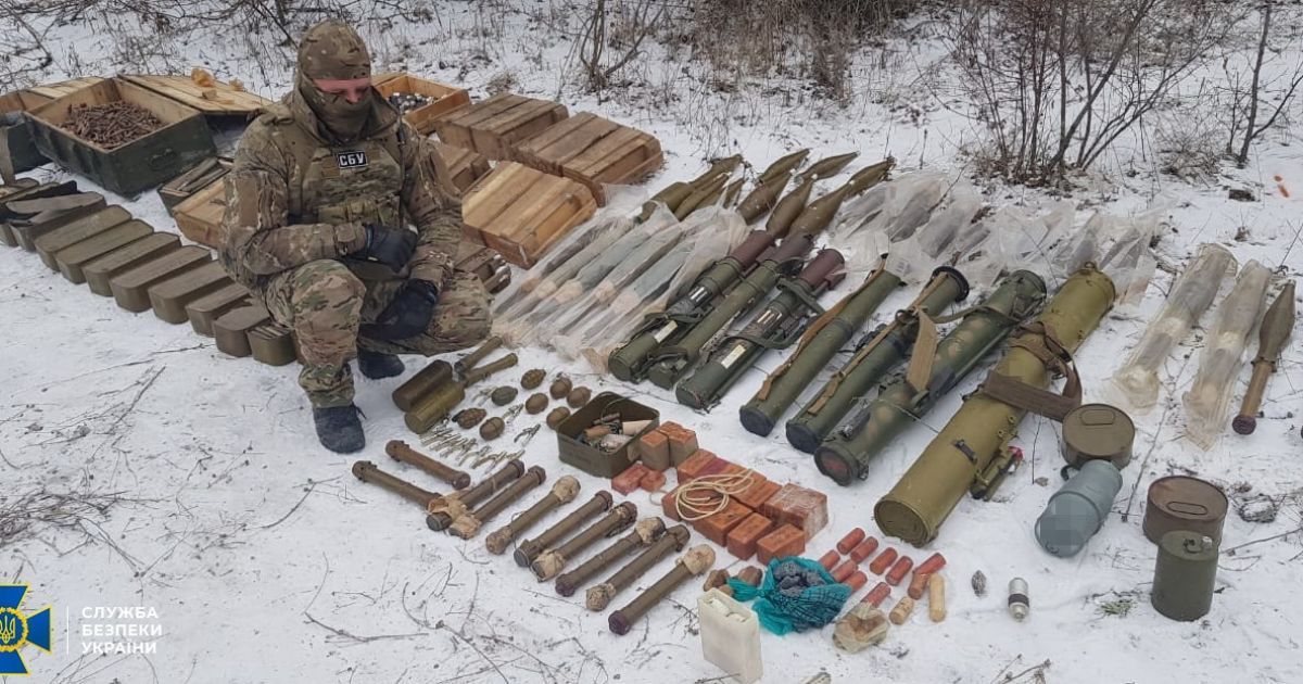 Ракетный комплекс, пехотный огнемет, тысячи патронов: в Луганской области СБУ обнаружила схрон боевиков