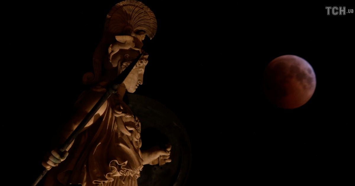 "Криваве" місячне затемнення та замах на Патріарха Філарета. П’ять новин, які ви могли проспати