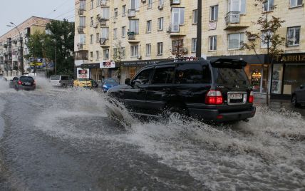 Кличко дал оценку работе коммунальщиков, которые ликвидировали последствия урагана в Киеве